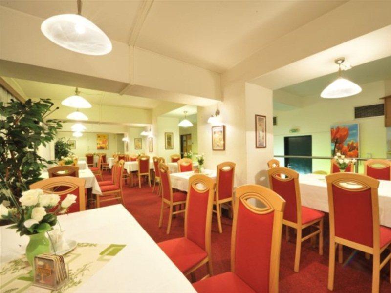 Hotel Legie Prague Exterior photo
